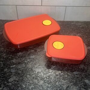 Vintage Microwave vent n serve containers by Tupperware. Exc condition